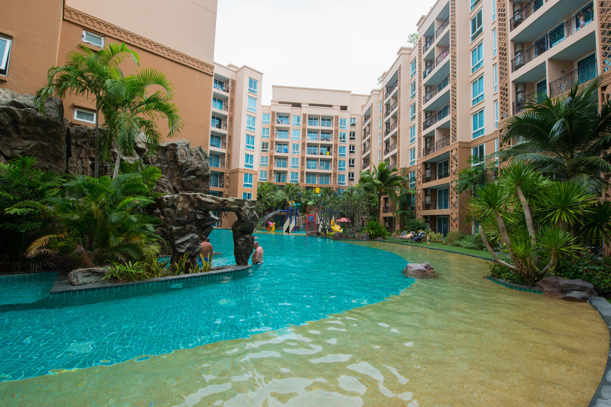 Atlantis Pattaya High Service Jomtien Beach Exterior foto